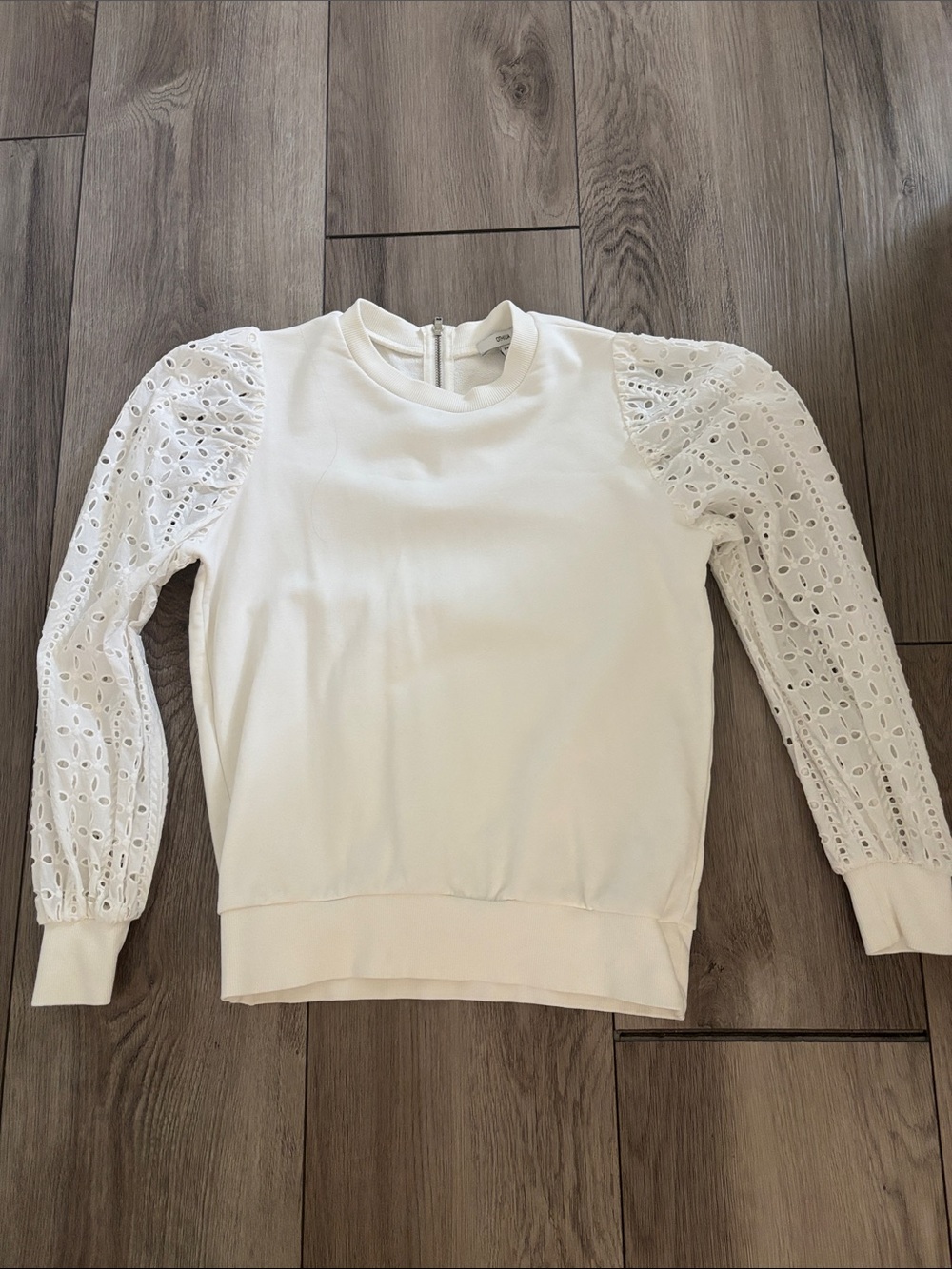Eyelet Puff-Sleeve Sweatshirt in white